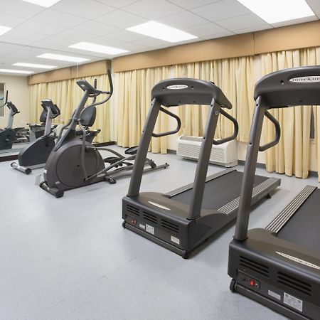 Holiday Inn Express Hotel & Suites Minot South By Ihg Bagian luar foto