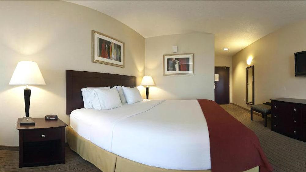 Holiday Inn Express Hotel & Suites Minot South By Ihg Bagian luar foto
