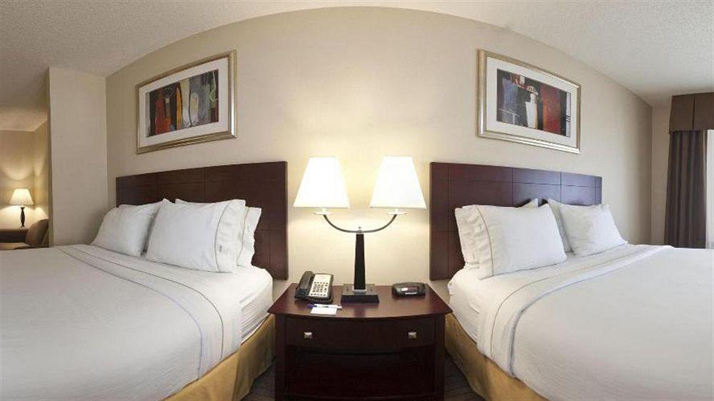 Holiday Inn Express Hotel & Suites Minot South By Ihg Bagian luar foto