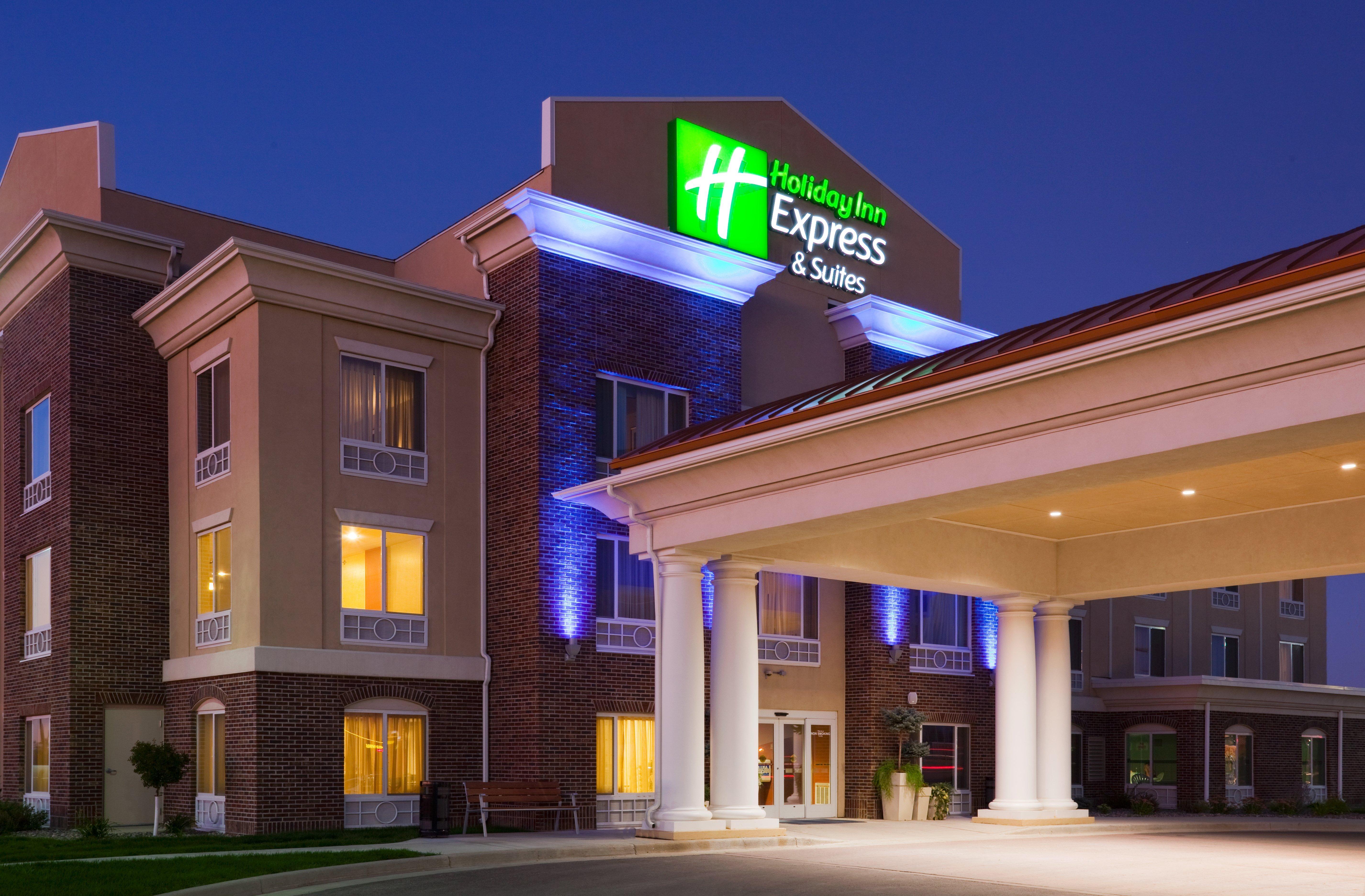 Holiday Inn Express Hotel & Suites Minot South By Ihg Bagian luar foto