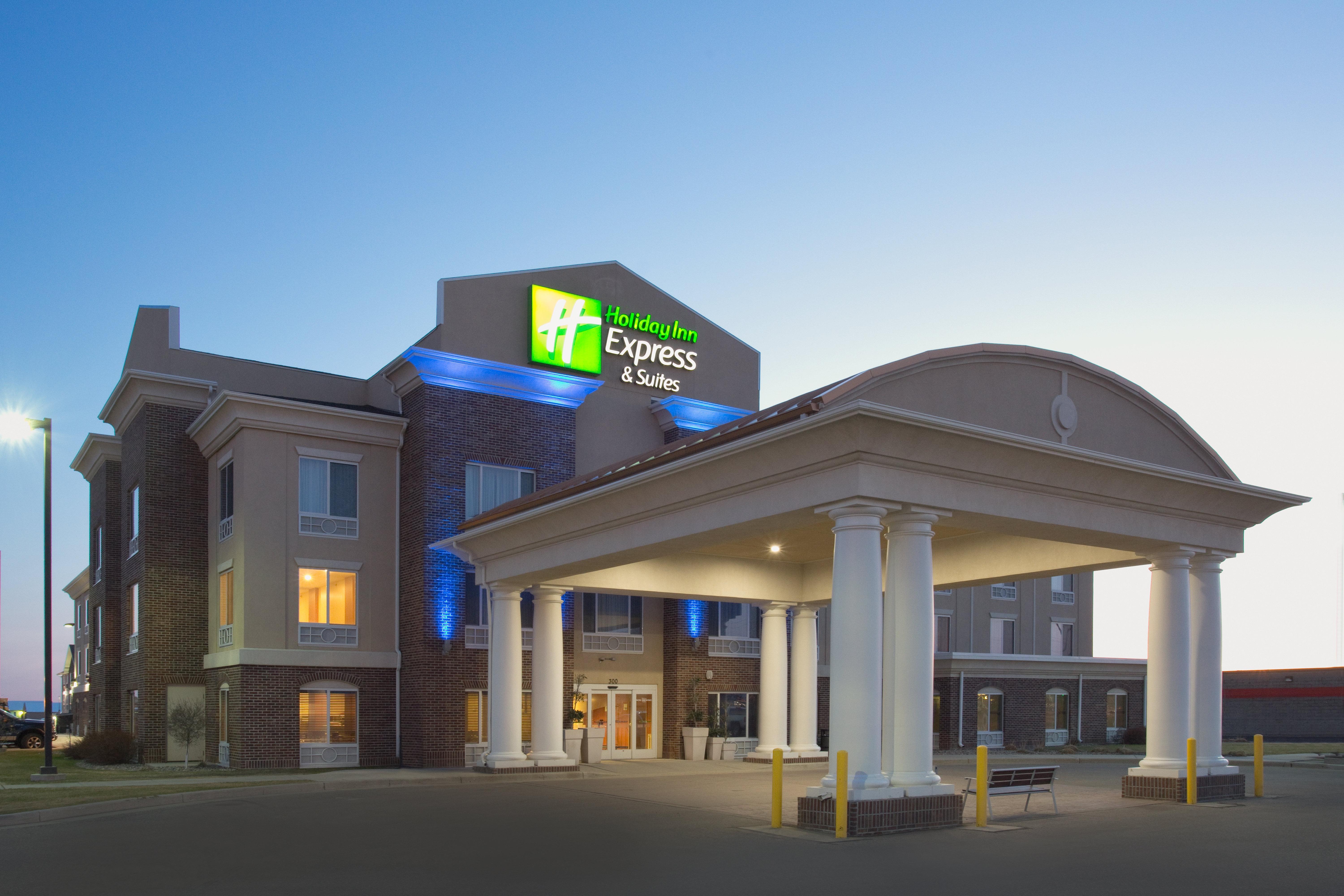 Holiday Inn Express Hotel & Suites Minot South By Ihg Bagian luar foto