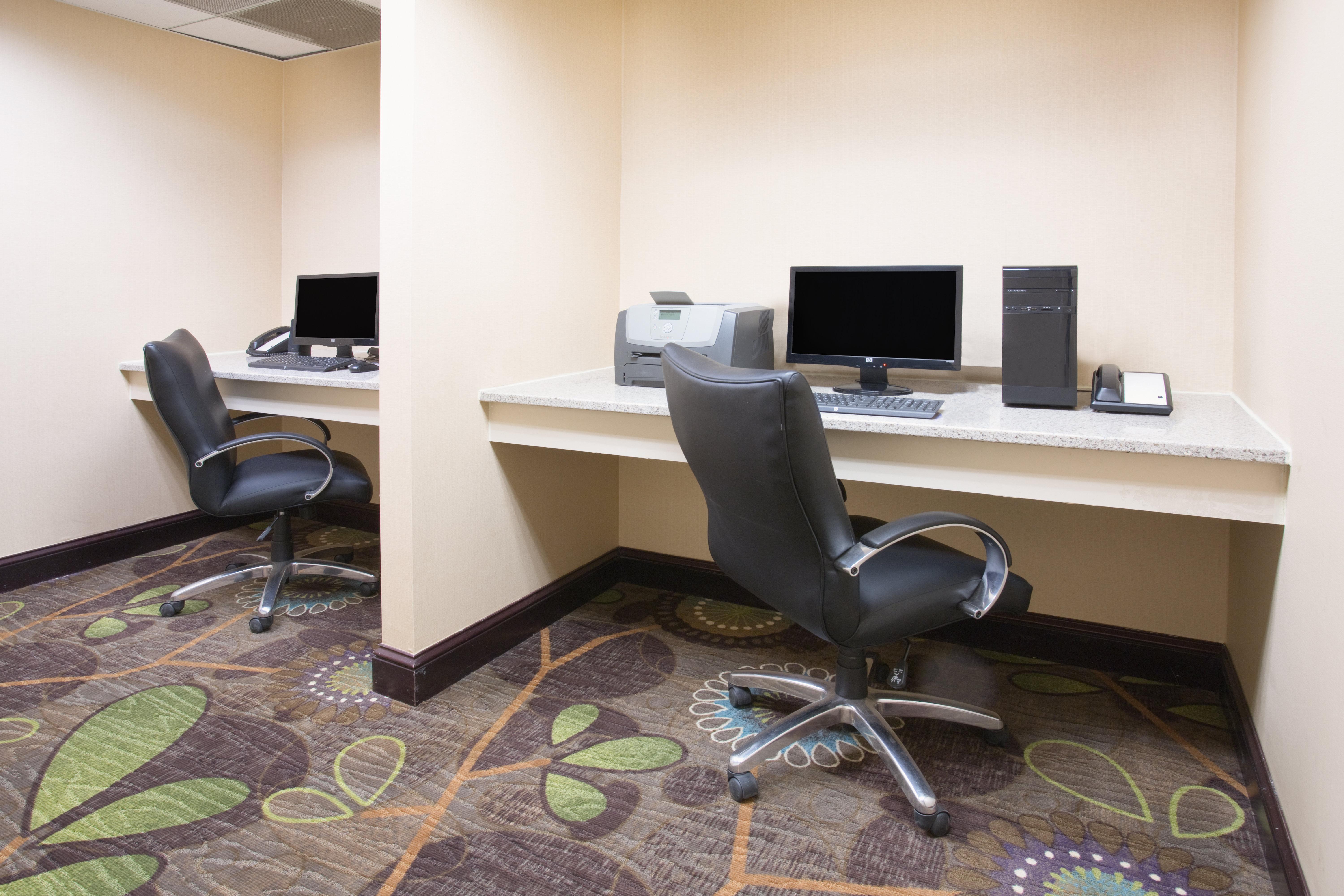 Holiday Inn Express Hotel & Suites Minot South By Ihg Bagian luar foto