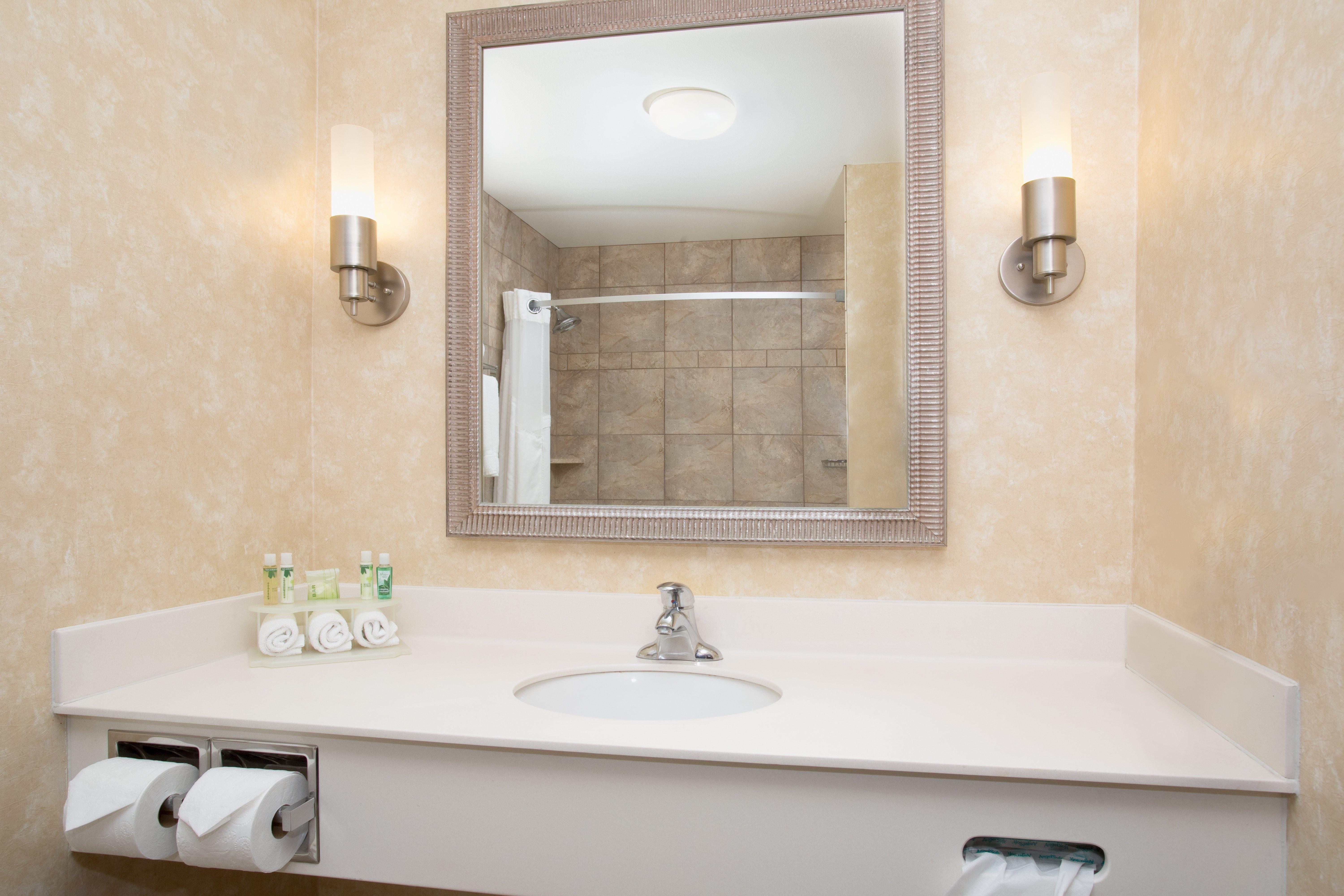 Holiday Inn Express Hotel & Suites Minot South By Ihg Bagian luar foto