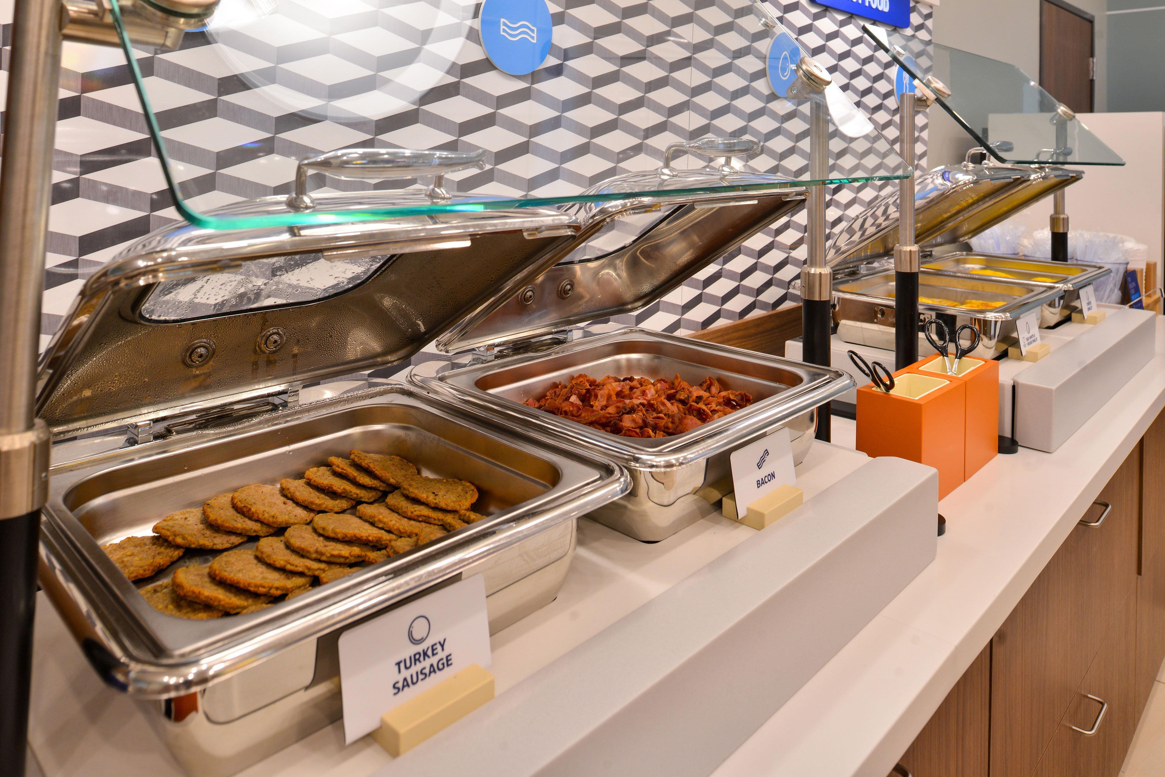 Holiday Inn Express Hotel & Suites Minot South By Ihg Bagian luar foto