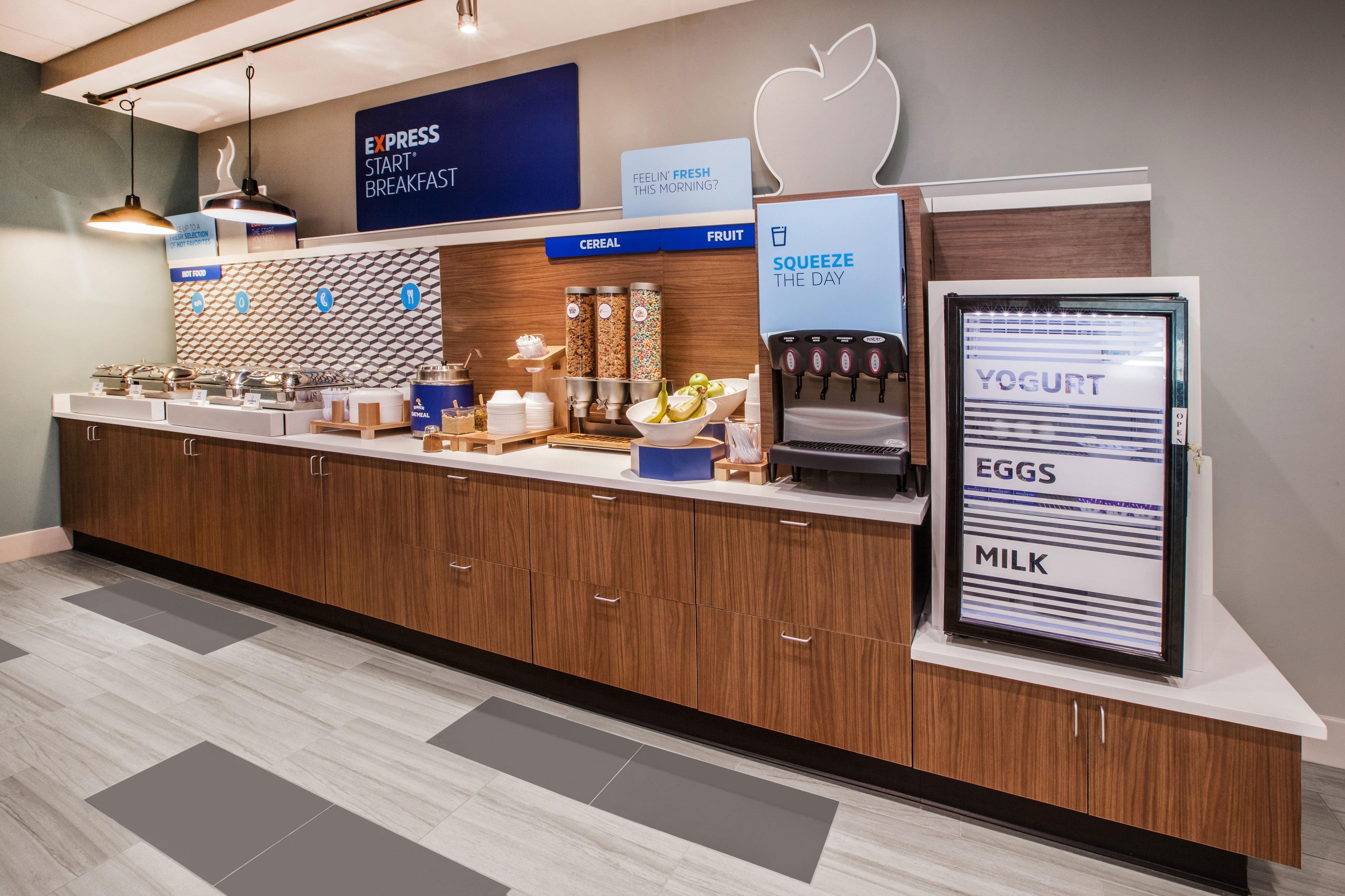 Holiday Inn Express Hotel & Suites Minot South By Ihg Bagian luar foto