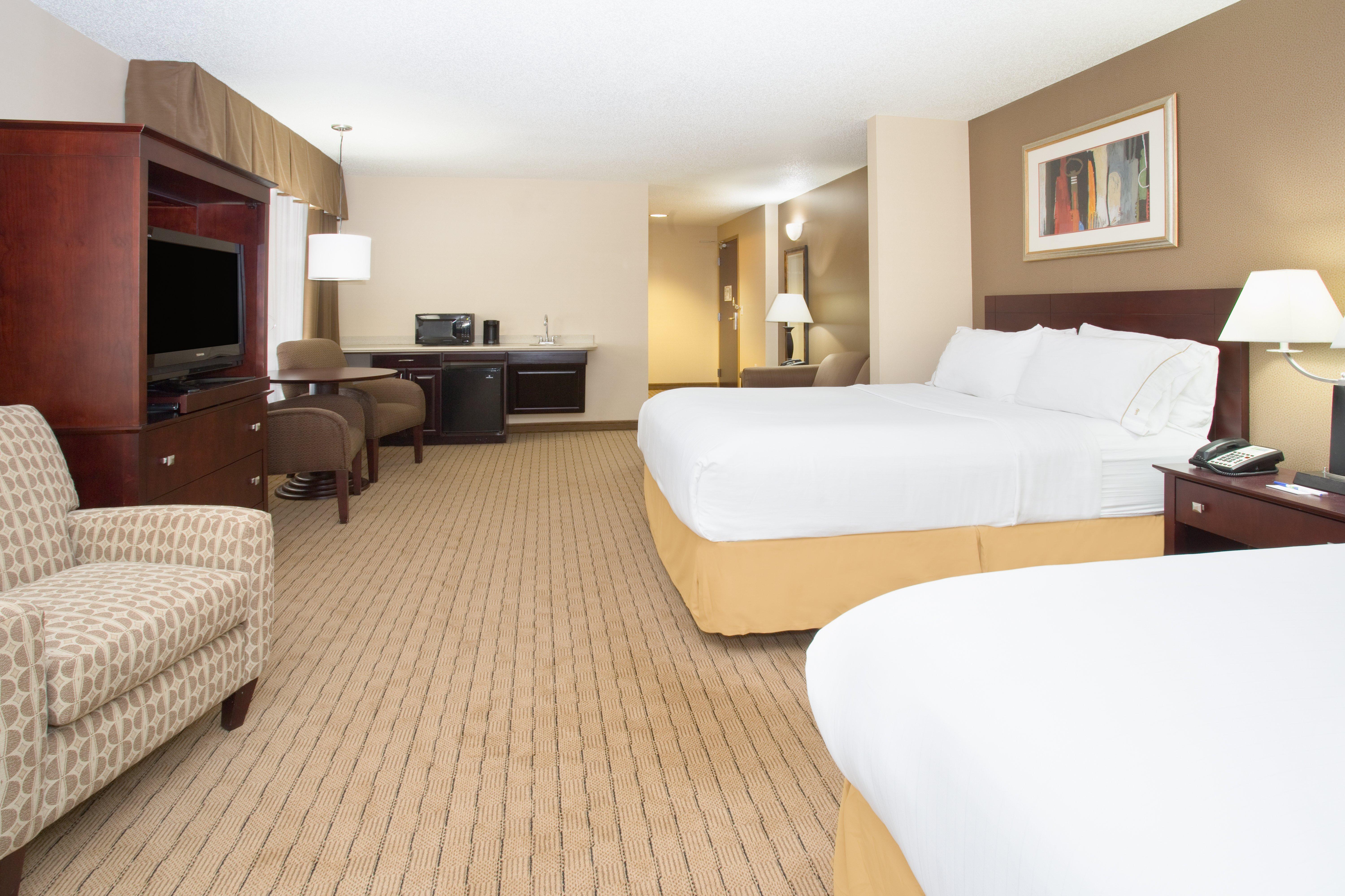Holiday Inn Express Hotel & Suites Minot South By Ihg Bagian luar foto
