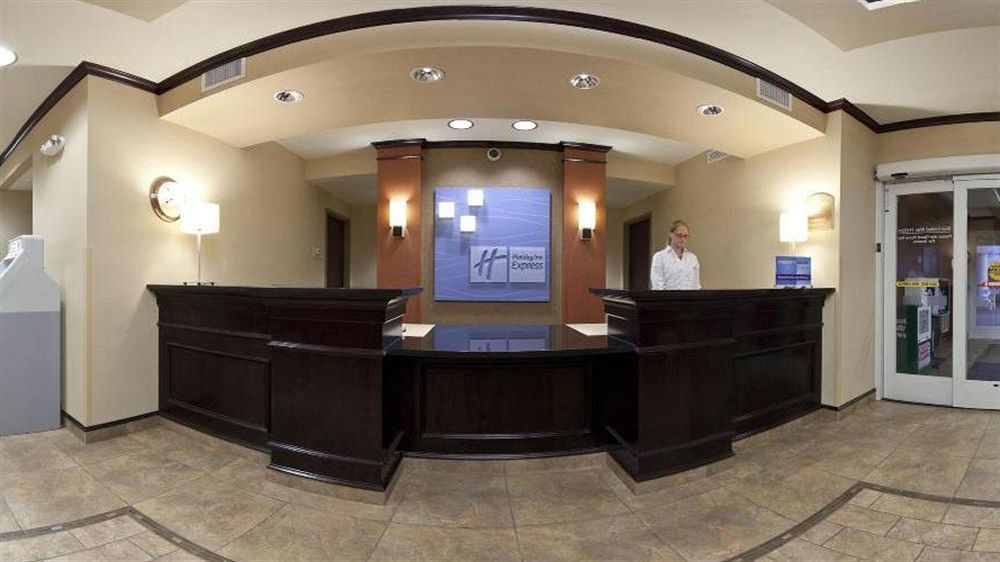 Holiday Inn Express Hotel & Suites Minot South By Ihg Bagian luar foto