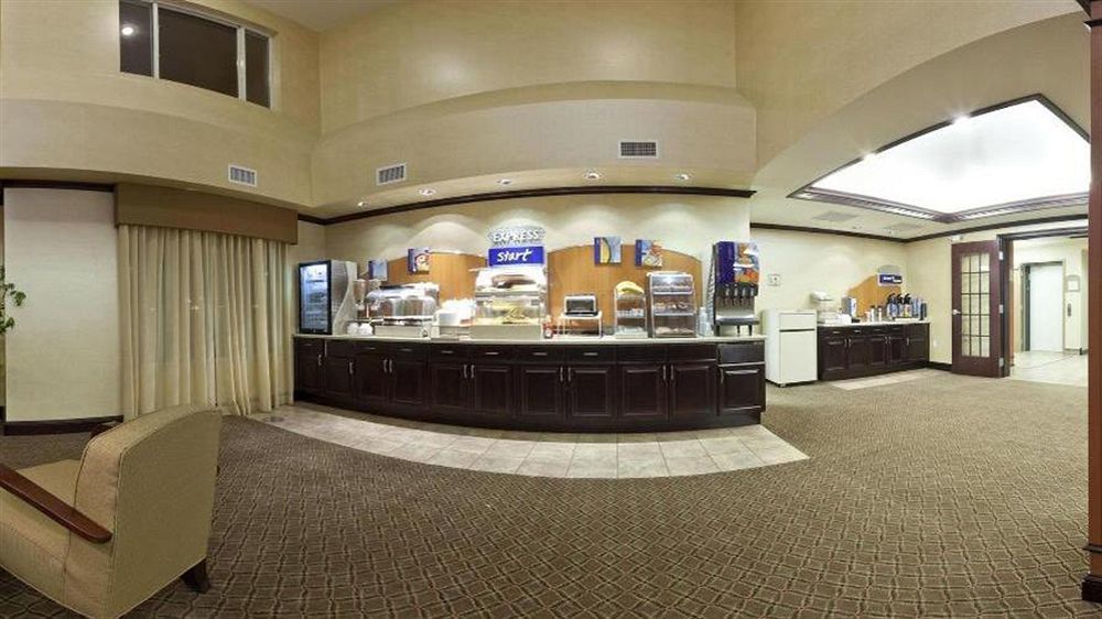 Holiday Inn Express Hotel & Suites Minot South By Ihg Bagian luar foto